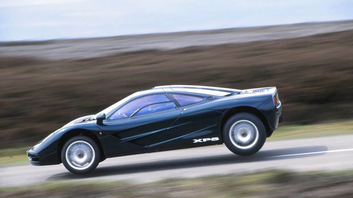 McLaren F1 Jumping